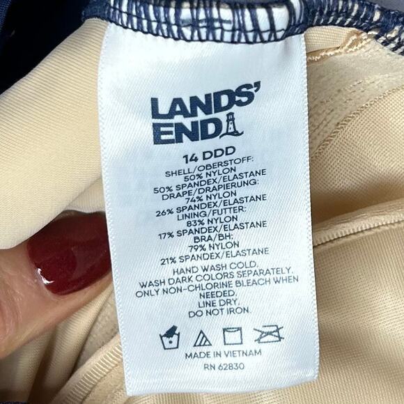 Lands End Women's DDD-Cup SlenderSuit Carmela Tummy Control One Piece Swimsuit - Picture 4 of 7